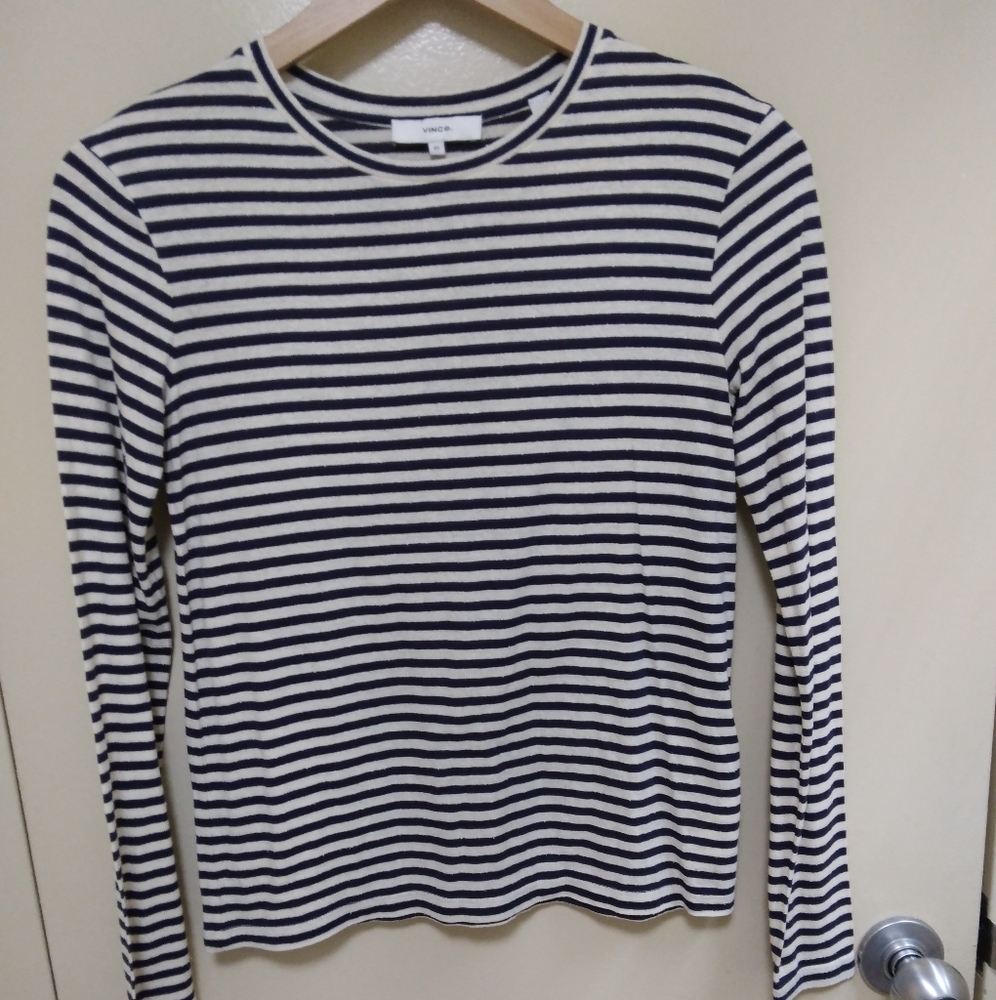 💕2 FOR $40- Vince. Size XS  NWOT Blue and Cream Stripe Long Sleeve Blouse
